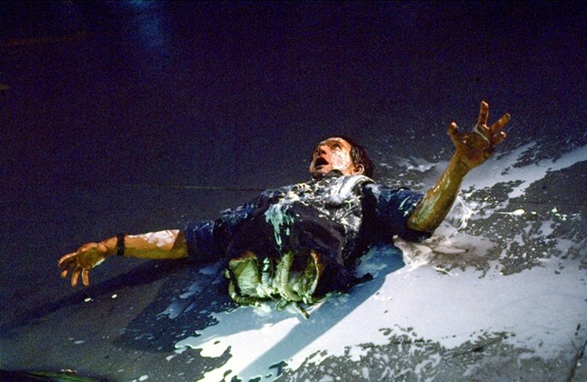 Editorial use only. No book cover usage. Mandatory Credit: Photo by 20th Century Fox/Kobal/REX/Shutterstock (5885420ak) Lance Henriksen Aliens - 1986 Director: James Cameron 20th Century Fox USA Scene Still Aliens, le retour