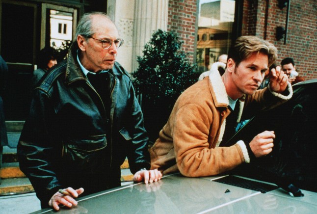 Editorial use only. No book cover usage. Mandatory Credit: Photo by Phillip Caruso/Mgm/Kobal/Shutterstock (5876136a) Irwin Winkler, Val Kilmer At First Sight - 1998 Director: Irwin Winkler MGM USA Scene Still Premier regard