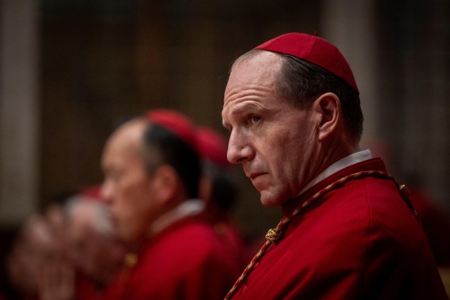2YK0XFP Conclave Ralph Fiennes