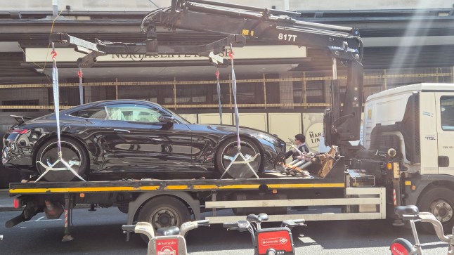Michael McIntyre getting car towed Derry Street 14/5/25