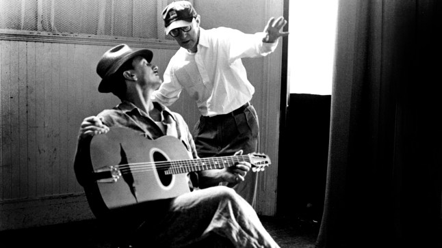 Editorial use only. No book cover usage. Mandatory Credit: Photo by Everett/REX/Shutterstock (4377888a) 'Sweet and Lowdown' - Woody Allen and Sean Penn on-set 'Sweet and Lowdown' film - 1999