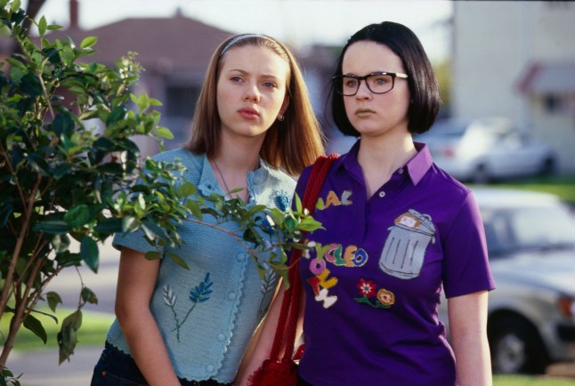 Editorial use only. No book cover usage. Mandatory Credit: Photo by Everett/REX/Shutterstock (429276aa) GHOST WORLD, Scarlett Johansson, Thora Birch, 2001 THORA BIRCH FILM STILLS