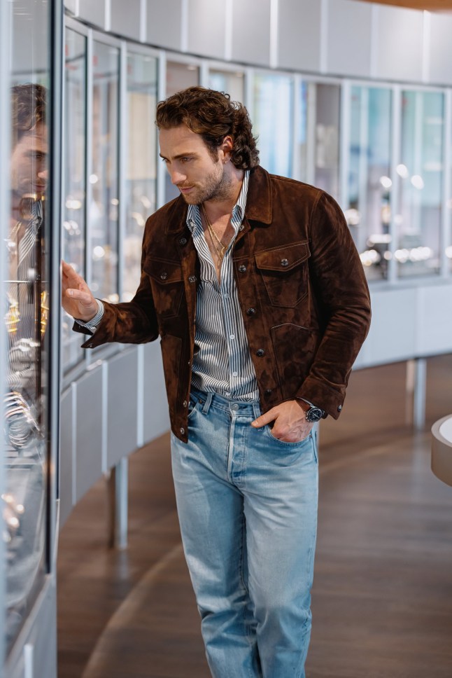 British actor Aaron Taylor-Johnson, has joined OMEGA?s family of global ambassadors, bringing his commanding screen presence and commitment to excellence to the brand. The new partnership was celebrated together at OMEGA?s HQ in Biel, Switzerland, where Taylor-Johnson spent time exploring the renowned watchmaking facilities and heritage museum.
